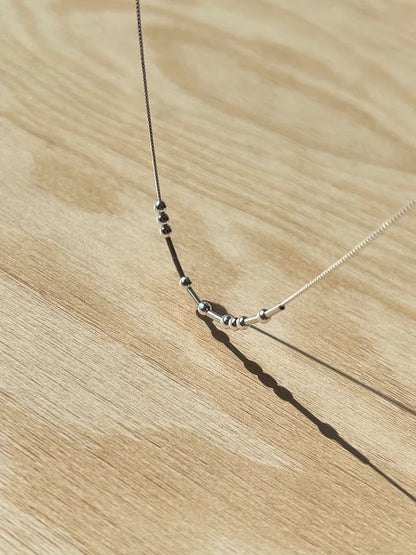 Collar en código Morse